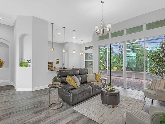 5th image of 707 Fortunella Cir SW