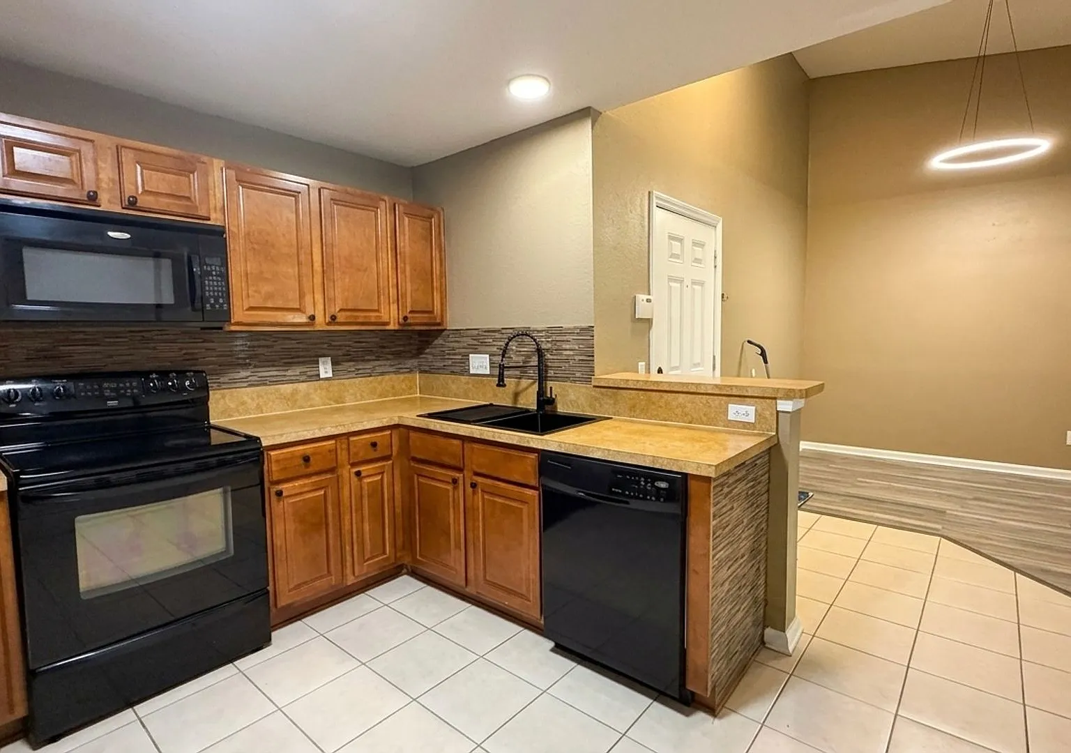 Renovated 3BR/2BA Condo with Water View & Private Patio in Jacksonville 32210 — Photo 2