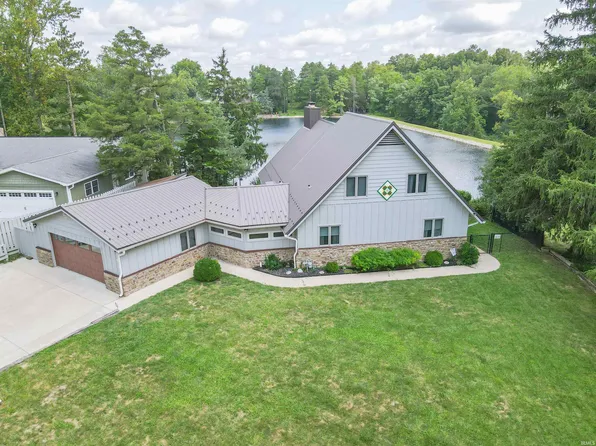 9052 W Evergreen Dr, Columbus, IN 47201