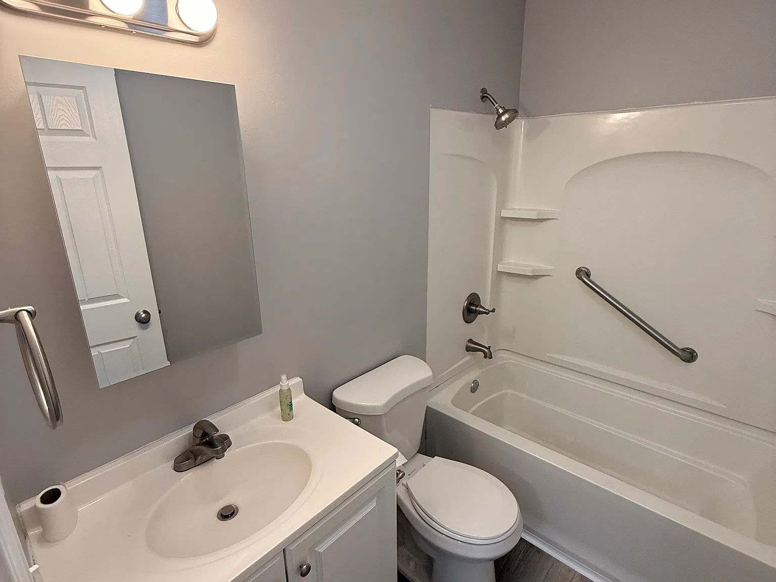 2 bed, $1,100 — Photo 4