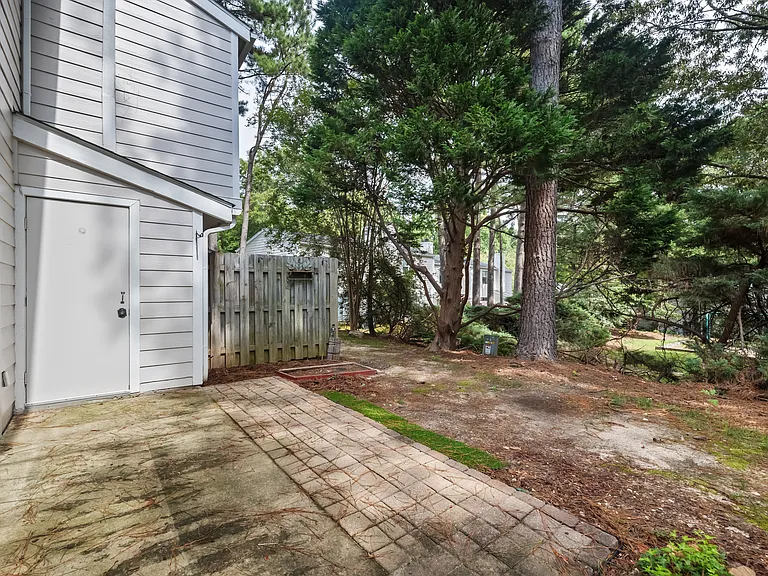 7630 Falcon Rest Cir — Photo 20