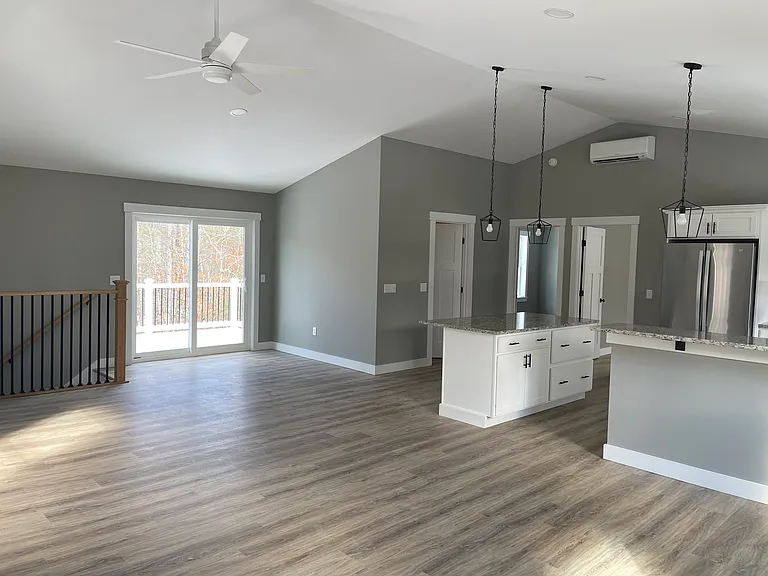 7 W Shore Dr — Photo 3