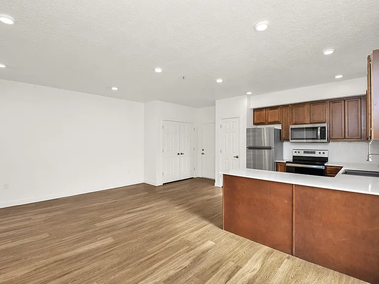 The Guthrie Flats — Photo 14