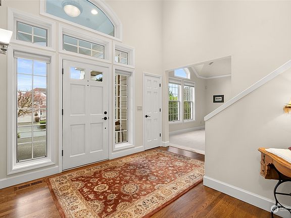 5th image of 3014 41st Way SE