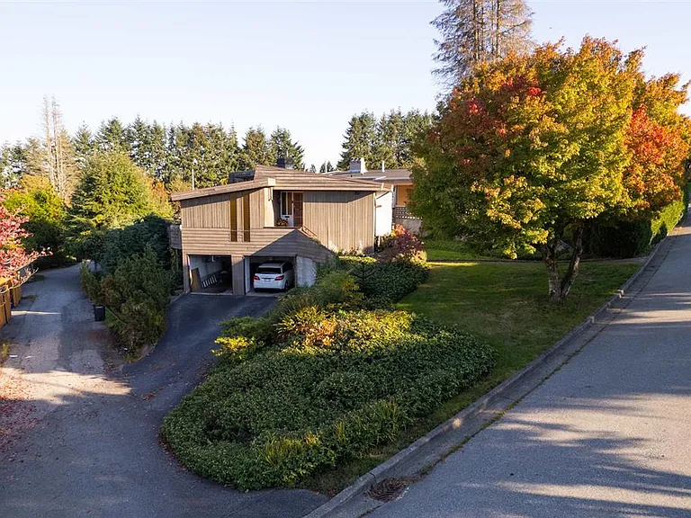 5578 Oakglen Dr — Photo 3