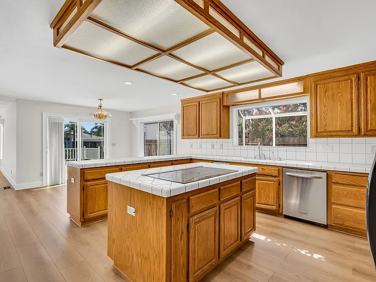 5650 Edgeview Dr — Photo 27