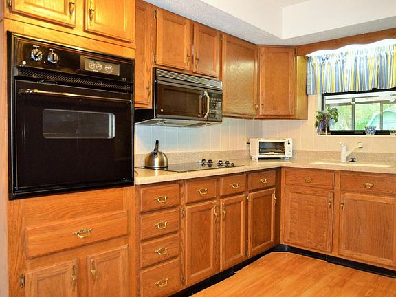 2nd image of 1604 N Courtney Oak Ln