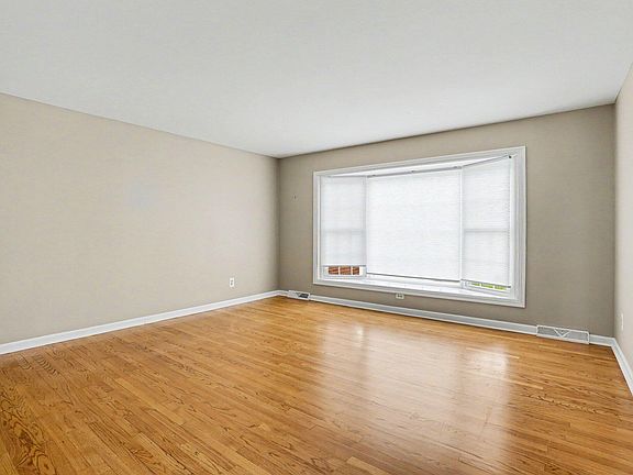5th image of 5132 Mapleridge Dr