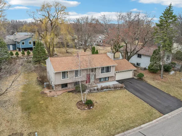 9550 Garrison Way, Eden Prairie, MN 55347