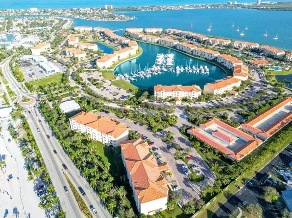 36 HARBOUR ISLE Drive W #304, Fort Pierce, FL 34949