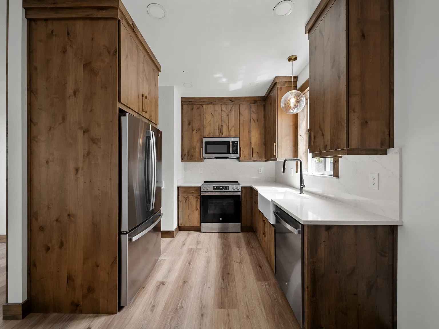 2 bed, 750 sqft, $1,545 — Photo 2