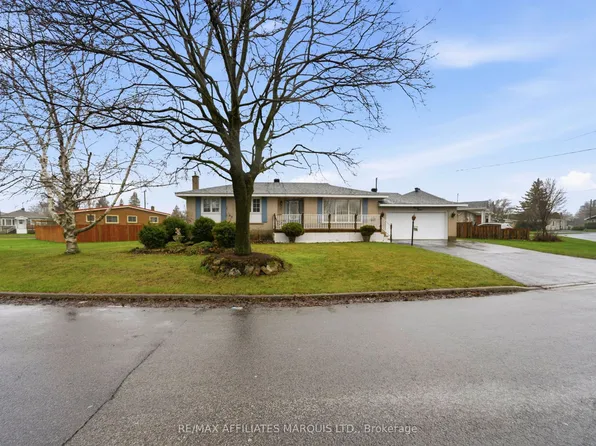 1212 Brodeur St, Cornwall, ON K6J 4Z2