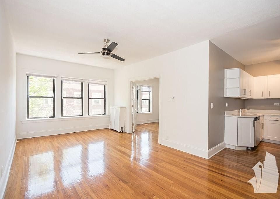 1st image of 634 W Stratford Pl