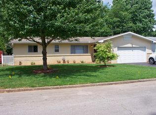 1221 S Airwood Dr, Springfield, MO 65804