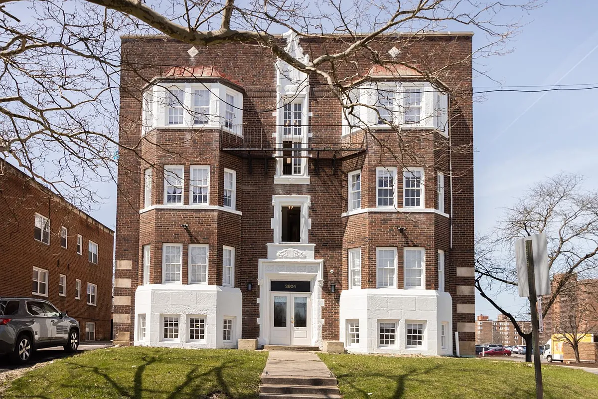 Property Photo - 2804 S Moreland Blvd #2