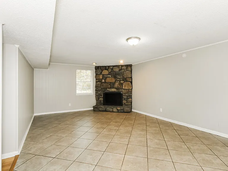 129 Hickory St — Photo 8