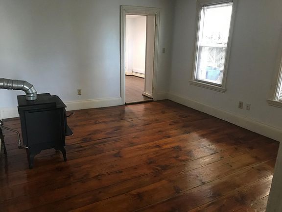 3rd image of 50 Market St Unit 4