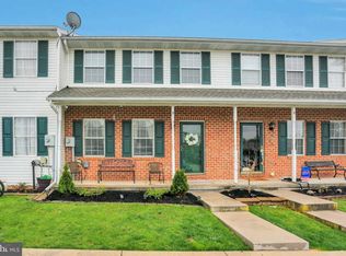 7 Fiddler Dr, New Oxford, PA 17350