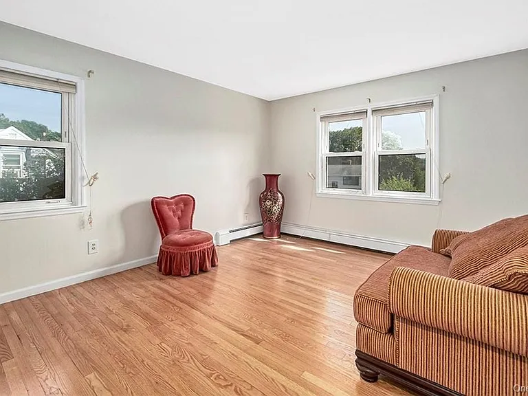 28 Beechwood Ave — Photo 12