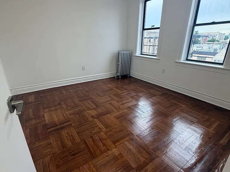 160 59th St #3D — Photo 3