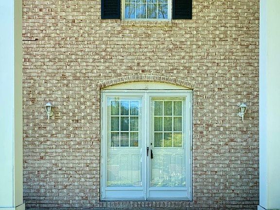 2nd image of 6418 Oakes Rd
