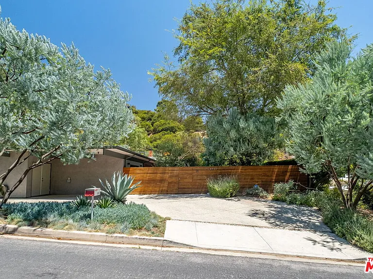 8967 Wonderland Park Ave — Photo 37