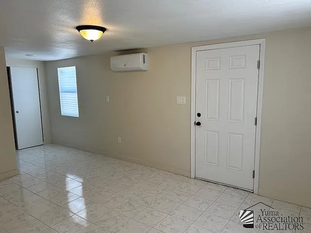 1872 S Walnut Ave — Photo 10