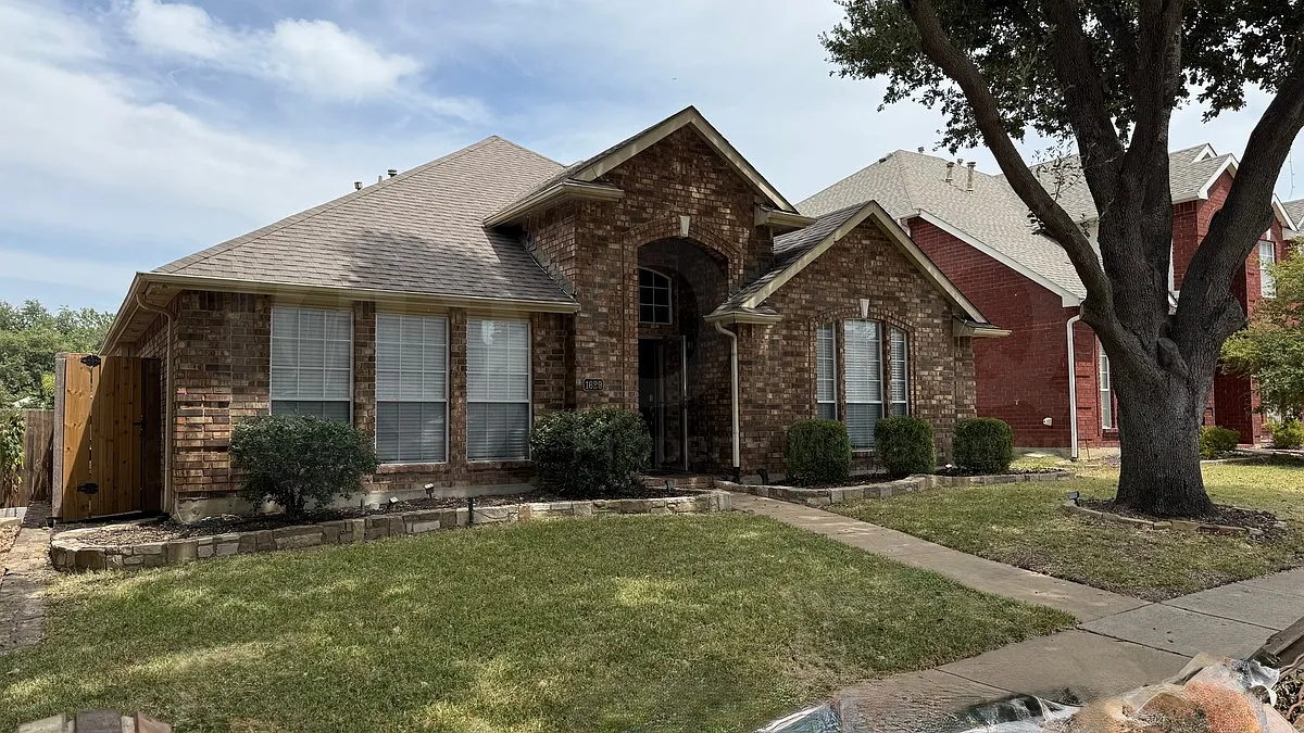 3 bed, 2.0 bath, 2091 sqft, $2,900 — Photo 3