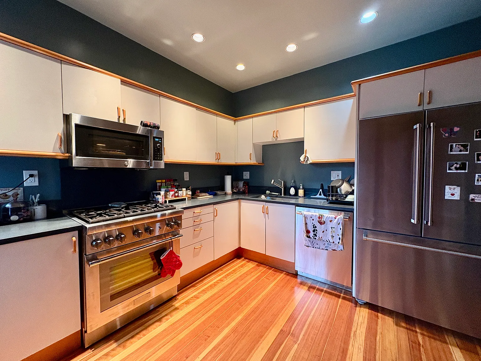 2 bed, 900 sqft, $3,550 — Photo 3