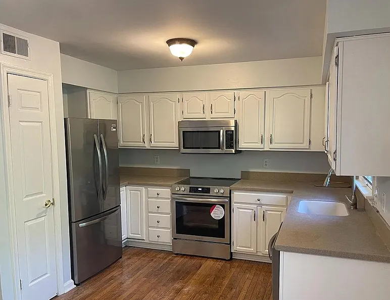 3 bed, 1602 sqft, $2,500 — Photo 2