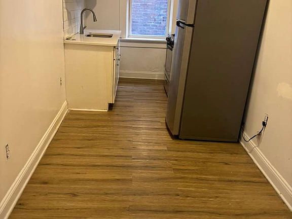 2nd image of 110 Belgrove Dr #6C