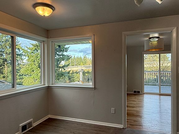 5th image of 13324 3rd Ave NE Unit A