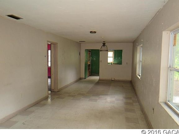 3rd image of 813 NE 17th Dr
