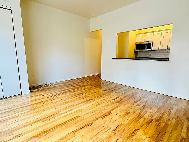 2731 Broadway #2D — Photo 2