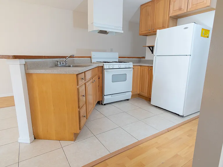 1030A York St — Photo 31