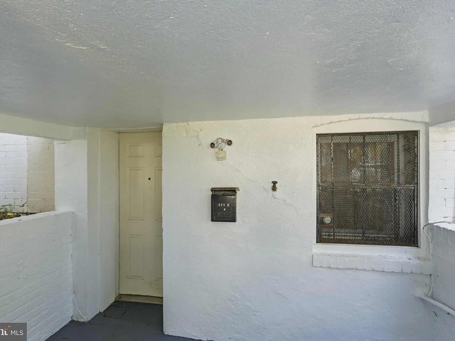 1 bed, 1.0 bath, 2096 sqft, $1,800 — Photo 3