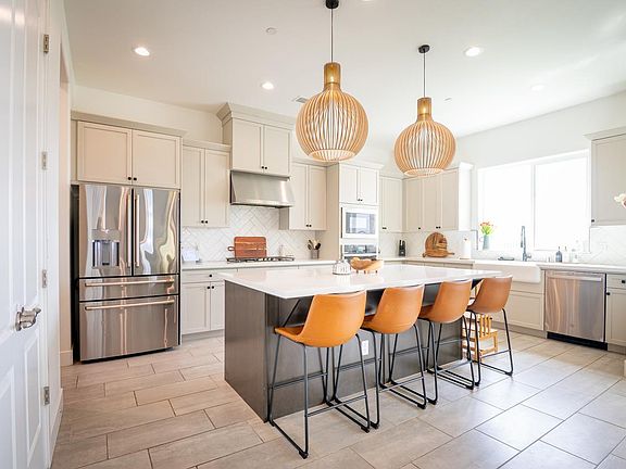 4th image of 1048 Beaver Pond Loop