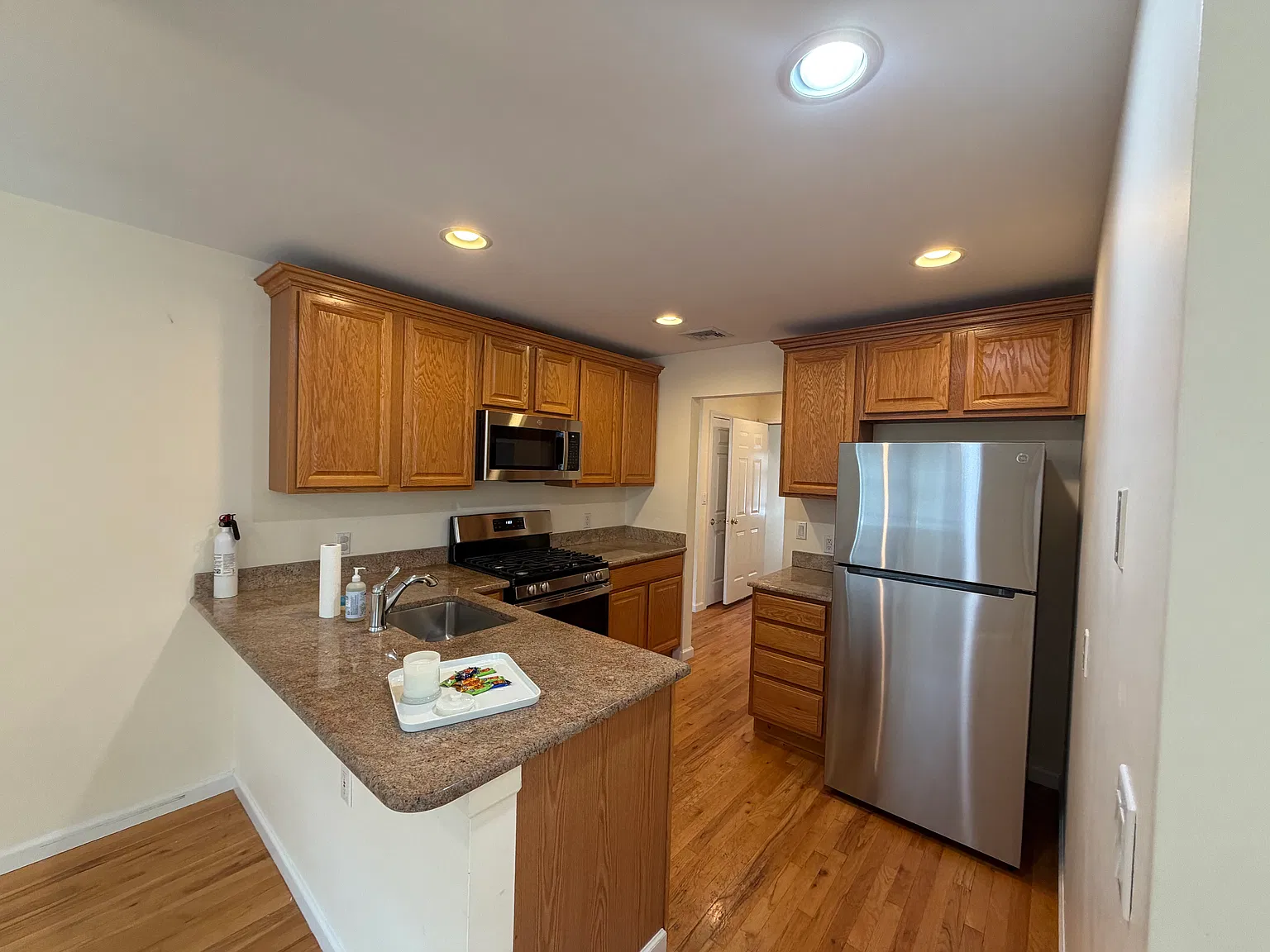 2 bed, 1100 sqft, $4,500 — Photo 4