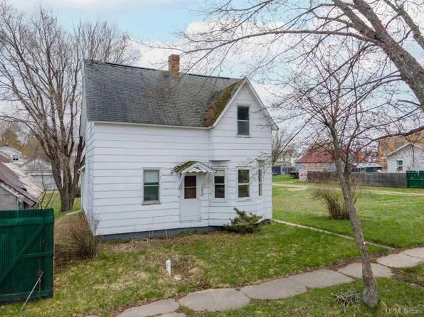 628 N 7th Ave, Iron River, MI 49935