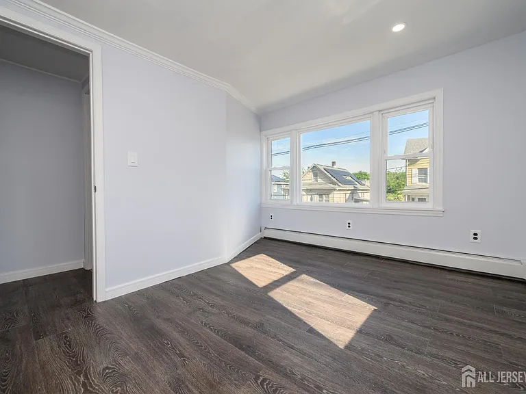 74 Albert St — Photo 11