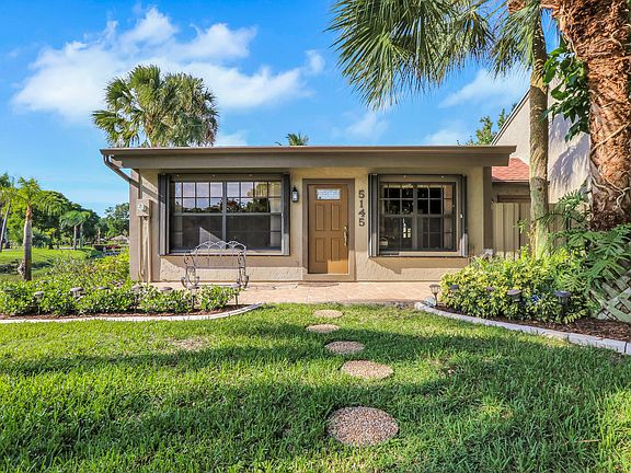 Home For Sale In Woodberry Lakes