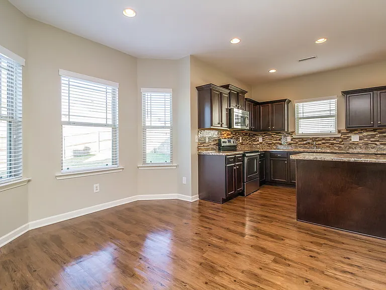 8005 Lakota Ct — Photo 6