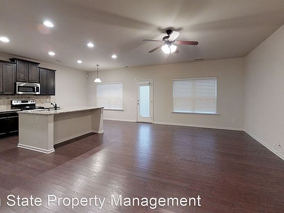 5th image of 705 Barberry Dr