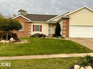 1802 S Meadow View Ave, Mount Pleasant, IA 52641