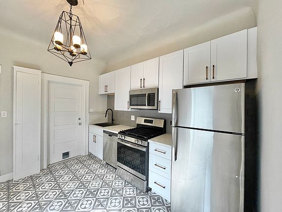5th image of 1316 19th St #A