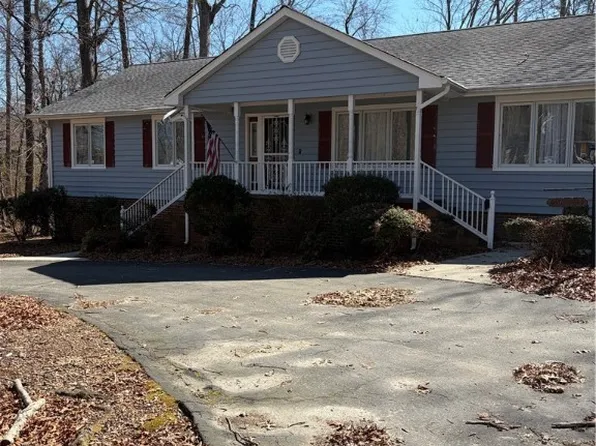 4603 Edenton Pl, Chester, VA 23831