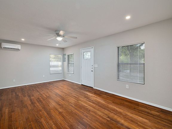 4th image of 214 Benita St #3
