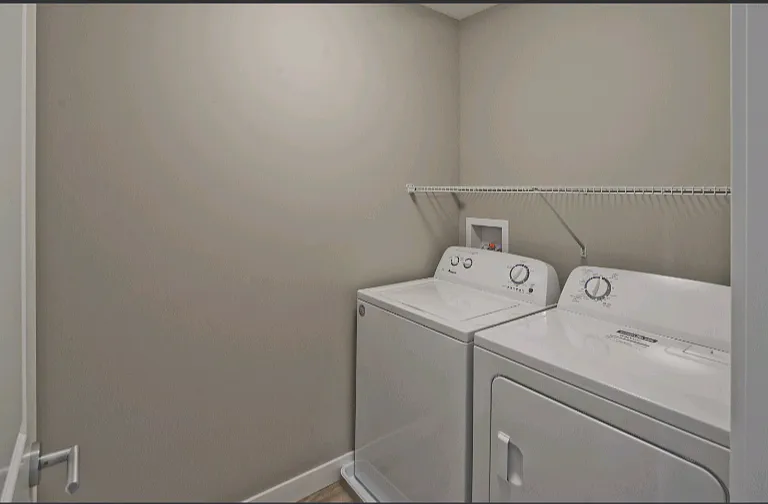 200 Hillbrook Dr — Photo 24