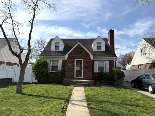 586 Stratford Road, North Baldwin, NY 11510