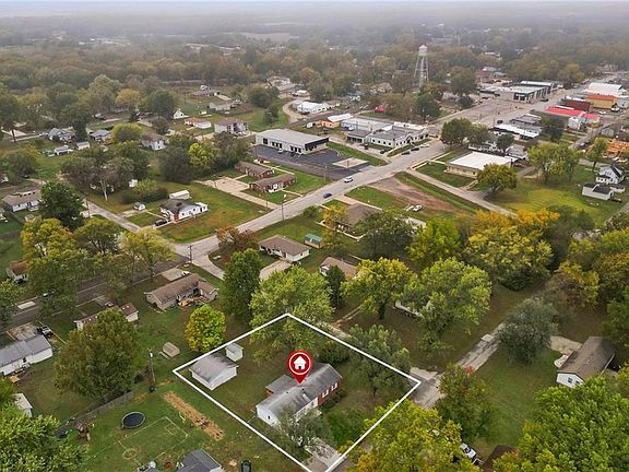 4th image of 106 S Doniphan St